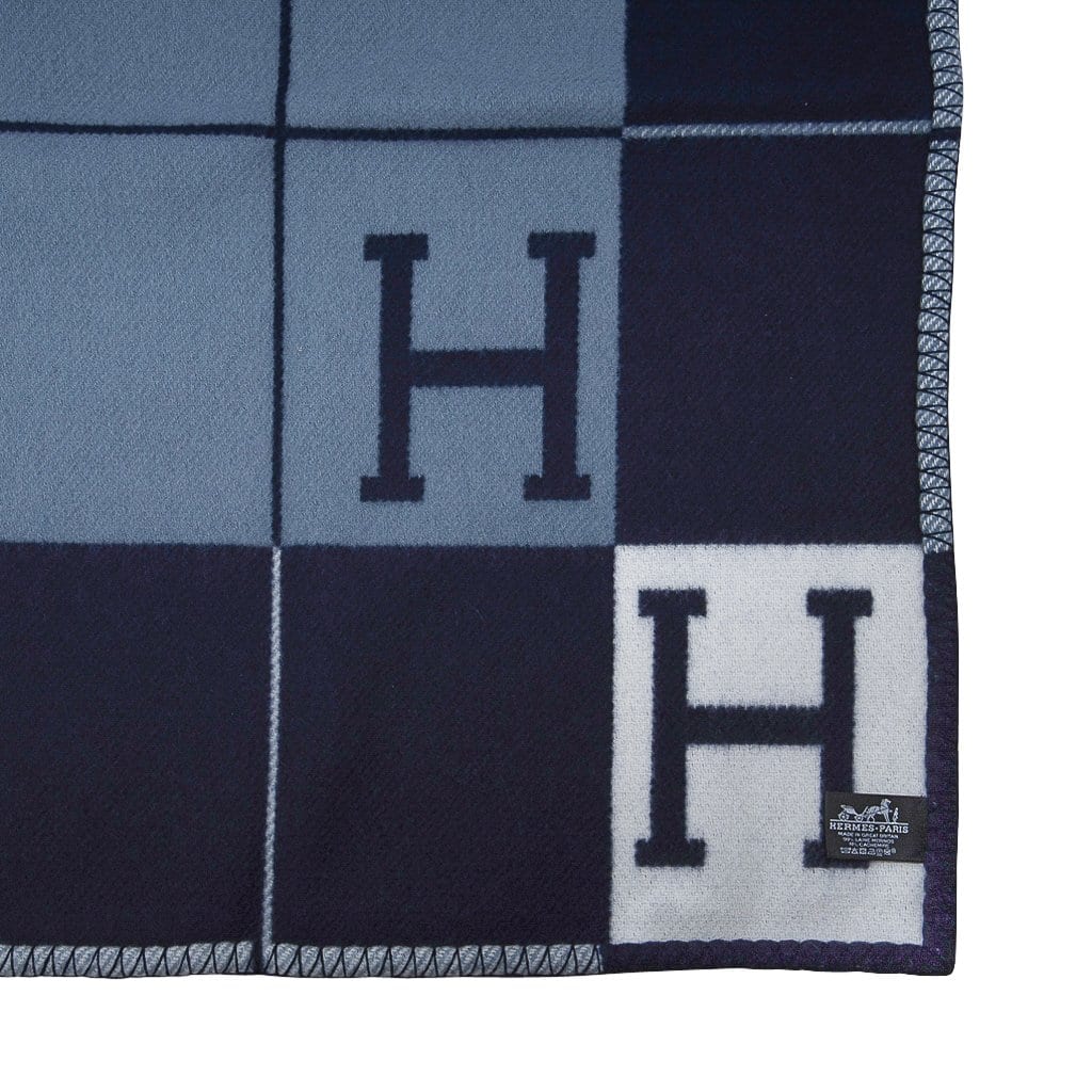 Hermes Avalon Blanket Ecru and Caban Blue - LV-BKT-77-1 – LuxuryPromise