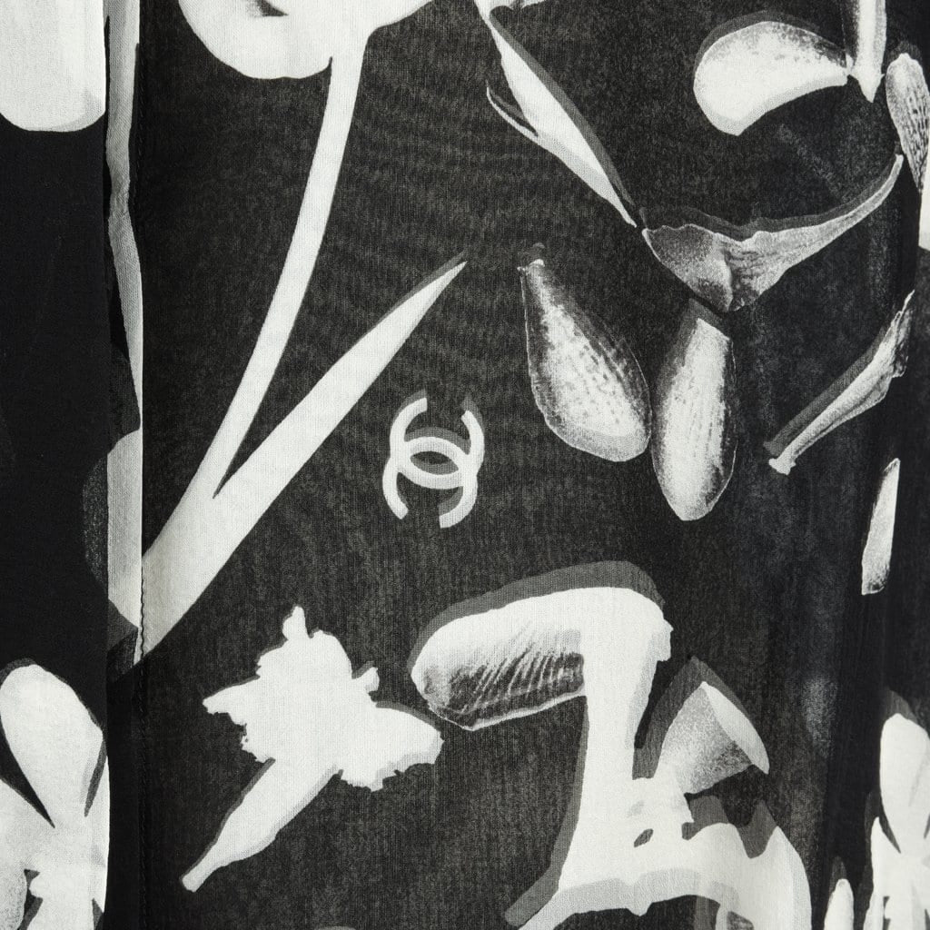 Chanel 04S Top Black and White Silk Chiffon Modern Floral Print Exquisite Detail 42 / 8 new - mightychic