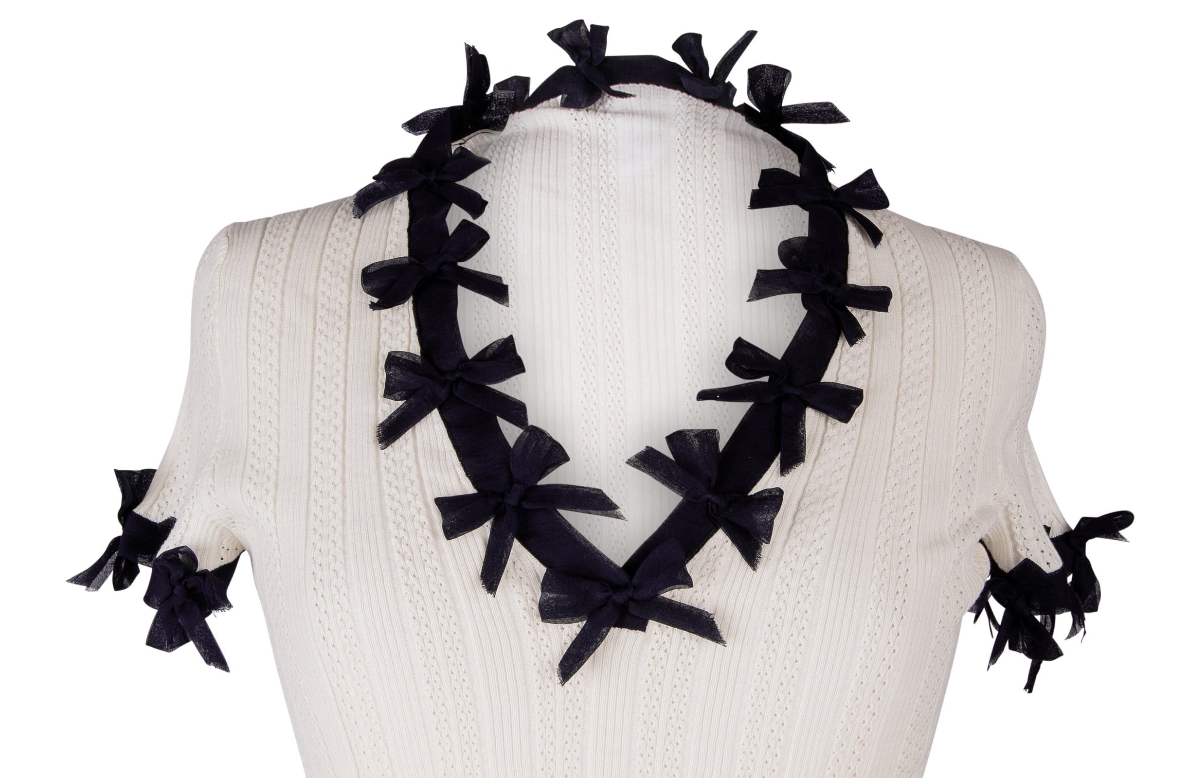 Chanel 06P Top Winter White Knit Dark Navy Bows 44 fits 8 – Mightychic