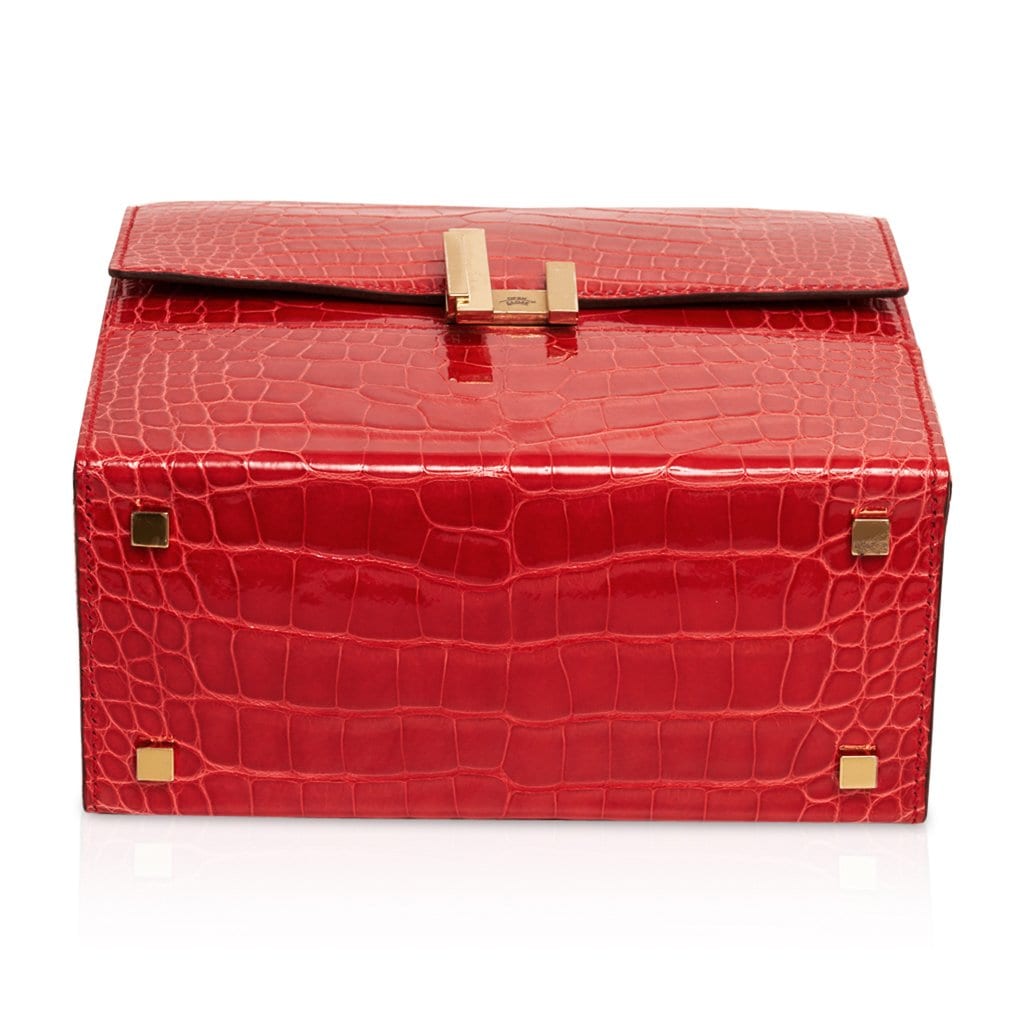 Hermes Cinhetic Bag Rouge de Coeur Shiny Alligator Permabrass Hardware –  Mightychic