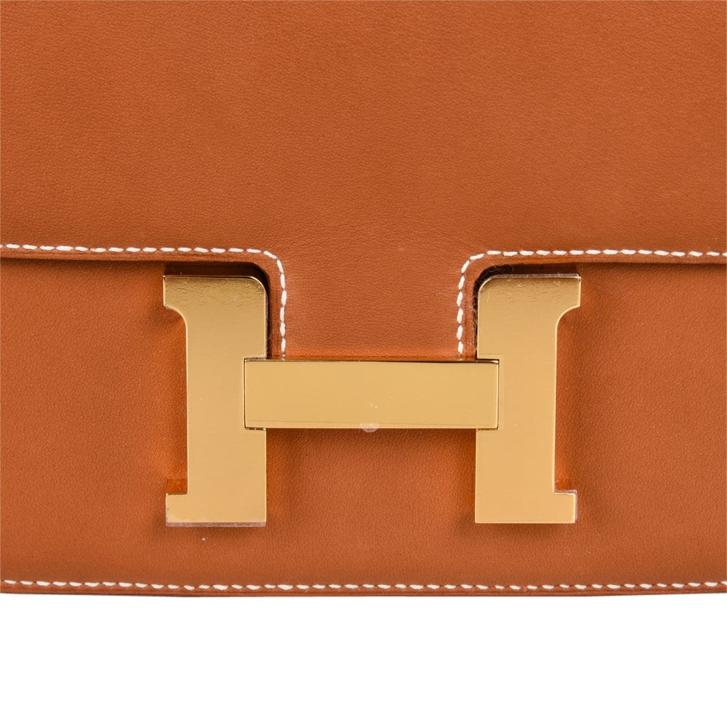 Constance leather handbag Hermès Camel in Leather - 35196980