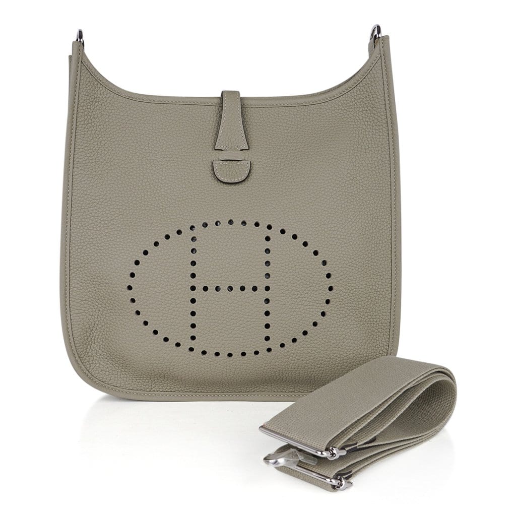 The Artistry of the Hermès Evelyne Bag: Sleek Simplicity at its