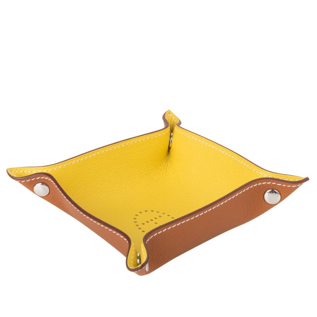 Hermes Change Tray Mises Et Relances Marine Feutre / Gold Clemence New –  Mightychic