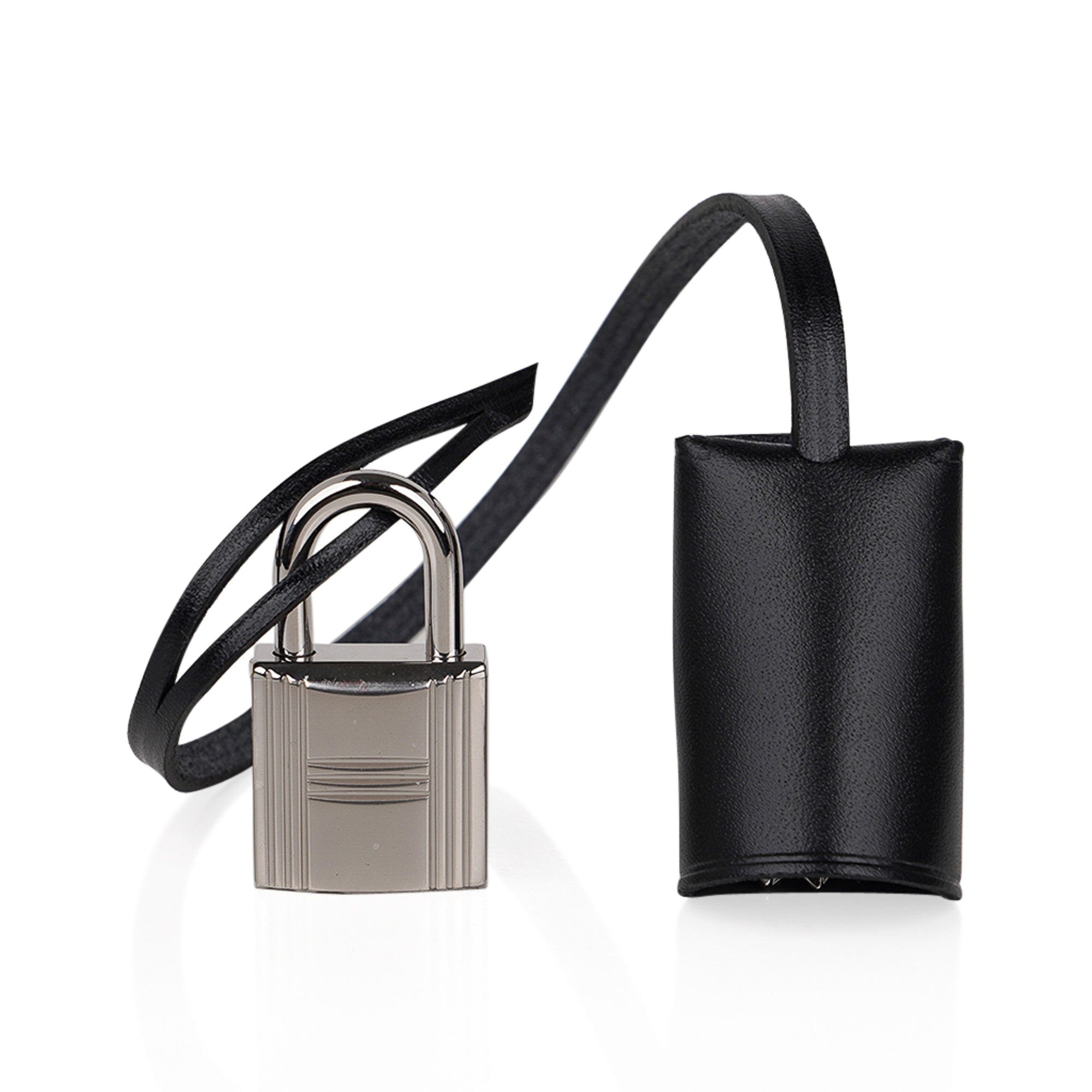 Hermès Natural Vache Hunter And Black Toile Herbag Zip 31 Palladium  Hardware, 2023 Available For Immediate Sale At Sotheby's