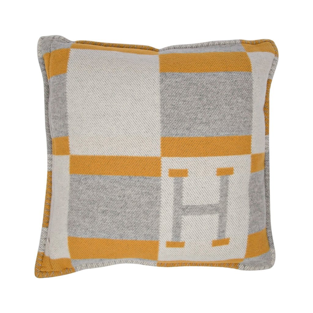HERMES グレー イエロー クッション Hermes Cushion Avalon Bayadere PM Throw Pillow Jaune / Gris Claire